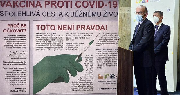 „Katastrofální,“ sepsul Babiš Blatného za inzerát na očkování, který sklidil posměch