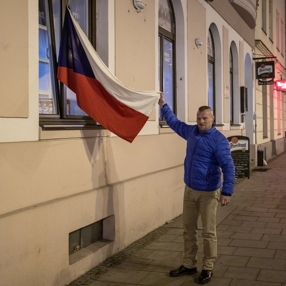 Rebelující restaurace: Půl hodiny přes vládní nařízení zůstala otevřená restaurace U Rady v Ostravě (9.12.2020).