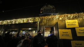 Policie zasahovala v rebelující restauraci Šeberák v Kunraticích (9.12.2020)