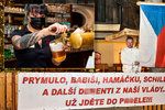 Rebelující restaurace proti vládnímu nařízení v Teplicích. Otevřená tam po 20:00 zůstala cca dvacítka podniků (9. 12. 2020).
