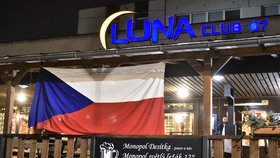 Restaurace Luna Club 07 v Teplicích zůstala otevřená po 20:00  navzdory opatřením proti koronaviru (9. 12. 2020).