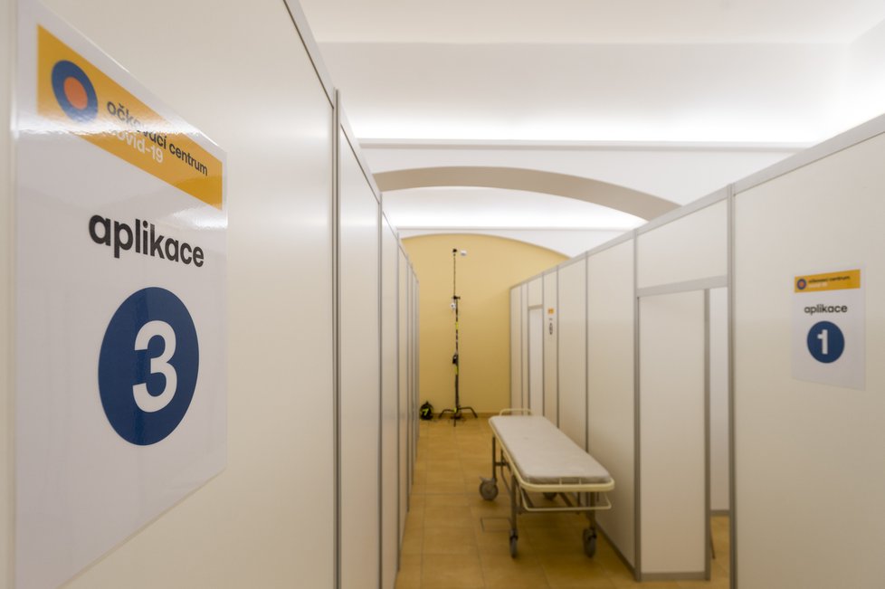 Koronavirus v Česku: Očkovací centrum v krajském úřadě v Pardubicích