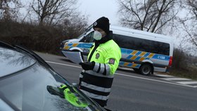 Lockdown v okresech: Policejní kontroly během prvního dne v Praze a okolí (1. 3. 2021)