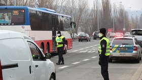 Lockdown v okresech: Policejní kontroly během prvního dne v Praze a okolí (1. 3. 2021)