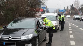 Lockdown v okresech: Policejní kontroly během prvního dne v Praze a okolí (1. 3. 2021)