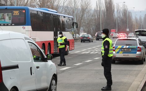 Lockdown v okresech: Policejní kontroly během prvního dne v Praze a okolí (1.3.2021)