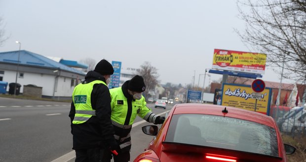 České kuriozity v lockdownu okresů: Úřad za přehradou, výjimky kvůli nákupákům