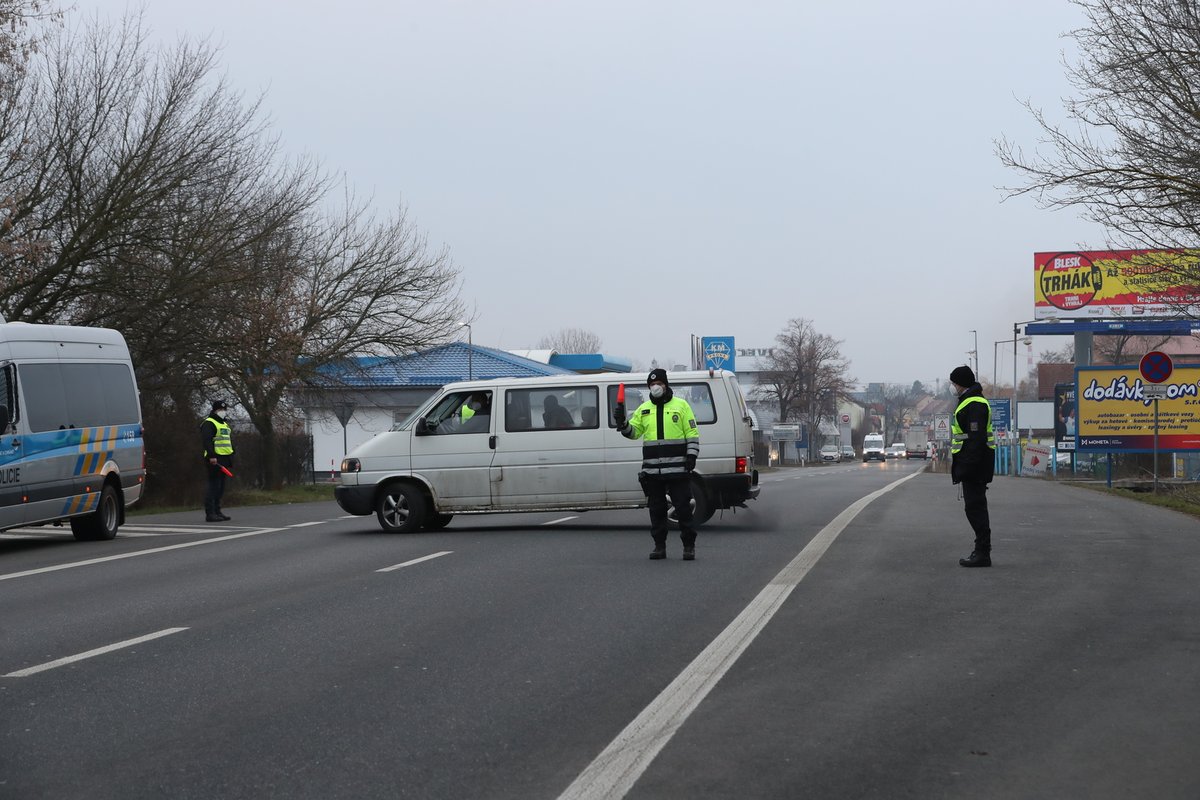 Lockdown v okresech: Policejní kontroly během prvního dne v Praze a okolí (1.3.2021)