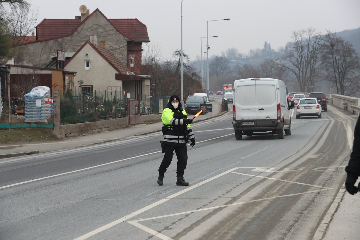 Lockdown v okresech: Policejní kontroly během prvního dne v Praze a okolí (1.3.2021)