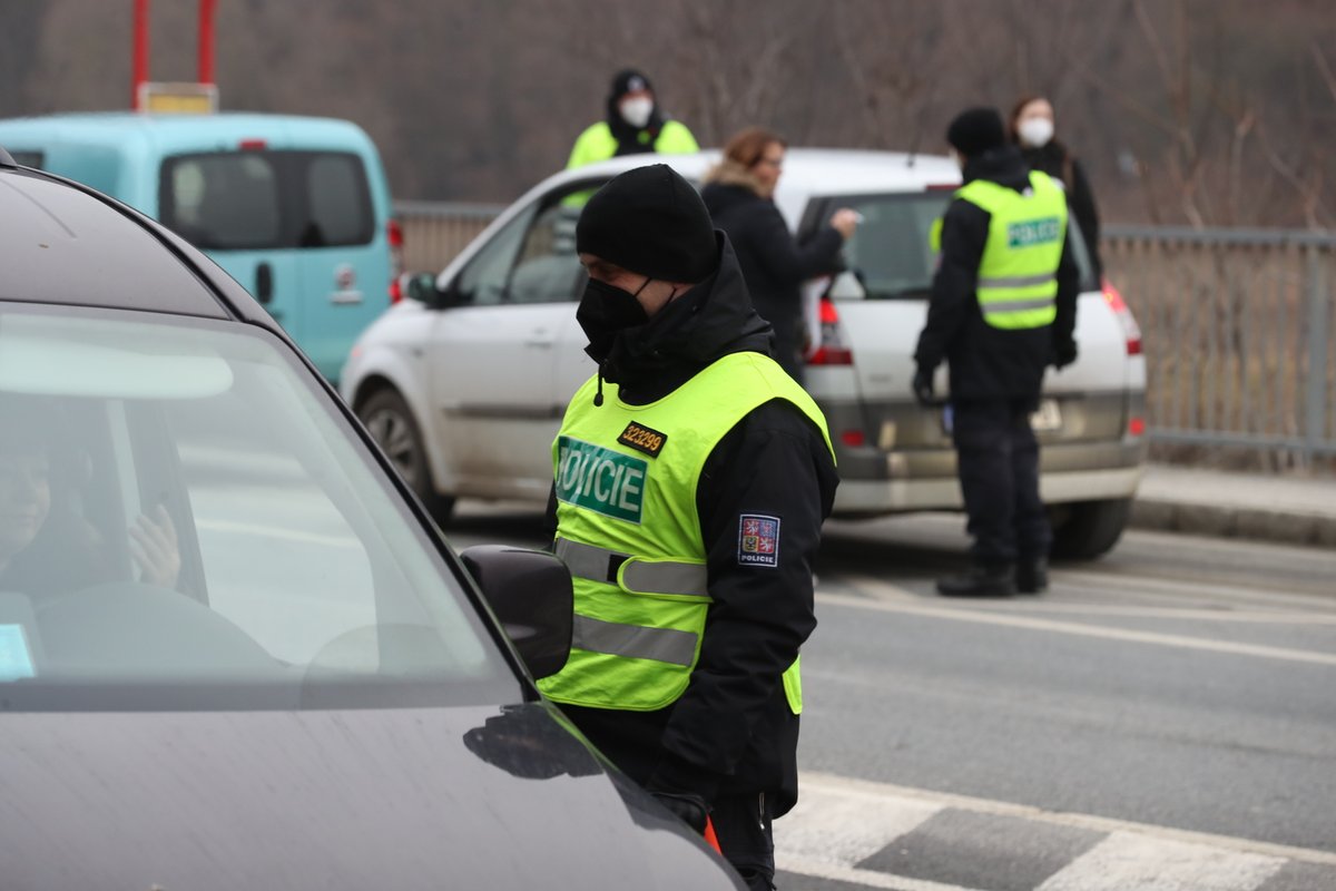 Lockdown v okresech: Policejní kontroly během prvního dne v Praze a okolí (1.3.2021)