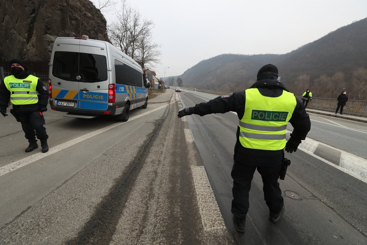 Lockdown v okresech: Policejní kontroly během prvního dne v Praze a okolí (1.3.2021)