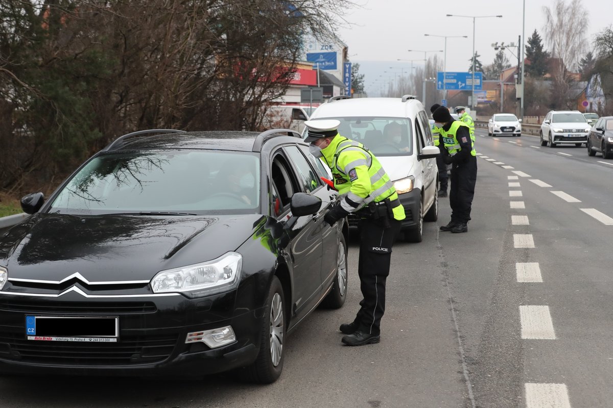 Lockdown v okresech: Policejní kontroly během prvního dne v Praze a okolí (1.3.2021)