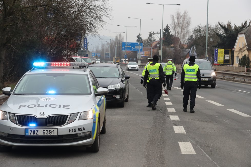 Lockdown v okresech: Policejní kontroly během prvního dne v Praze a okolí (1.3.2021)