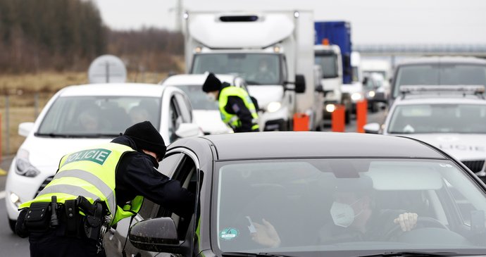 Policejní kontrola uzavřeného okresu Cheb