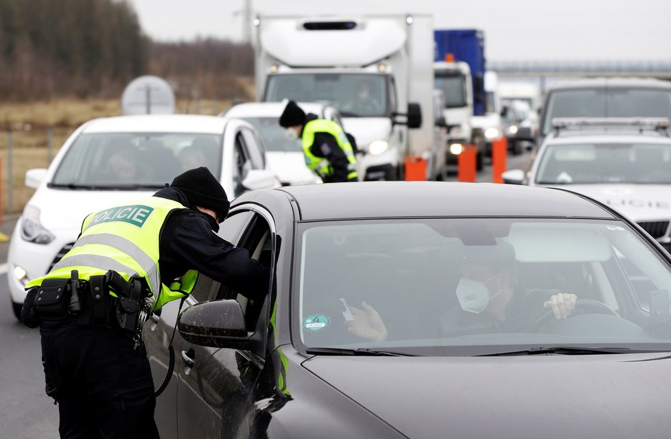 Policejní kontrola uzavřeného okresu Cheb