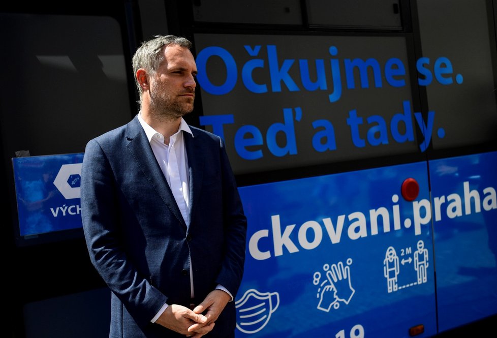 Koronavirus v ČR: Prahou bude jezdit očkovací autobus