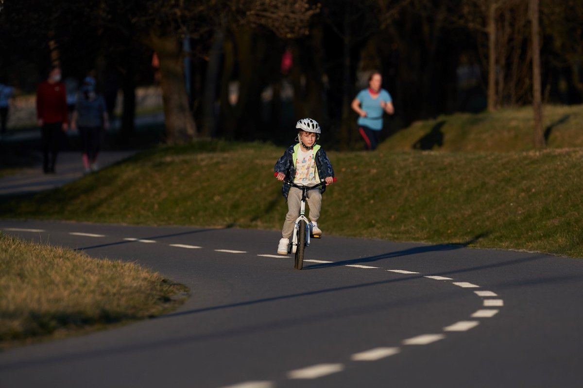 Češi si užívají možnosti sportovat i za mimořádných opatření (10. 4. 2020)