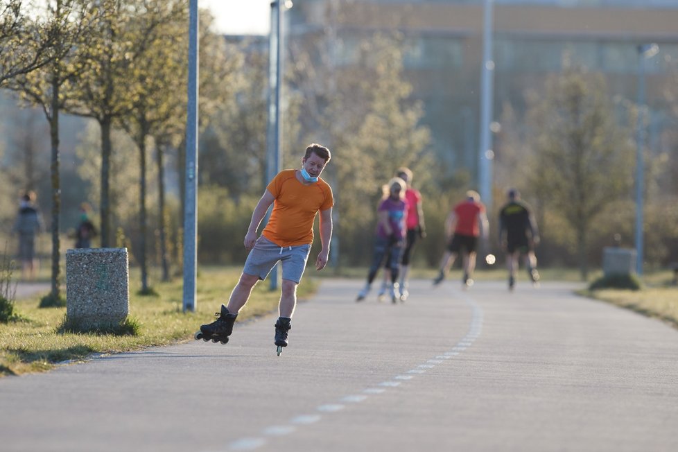 Češi si užívají možnosti sportovat i za mimořádných opatření (10. 4. 2020)