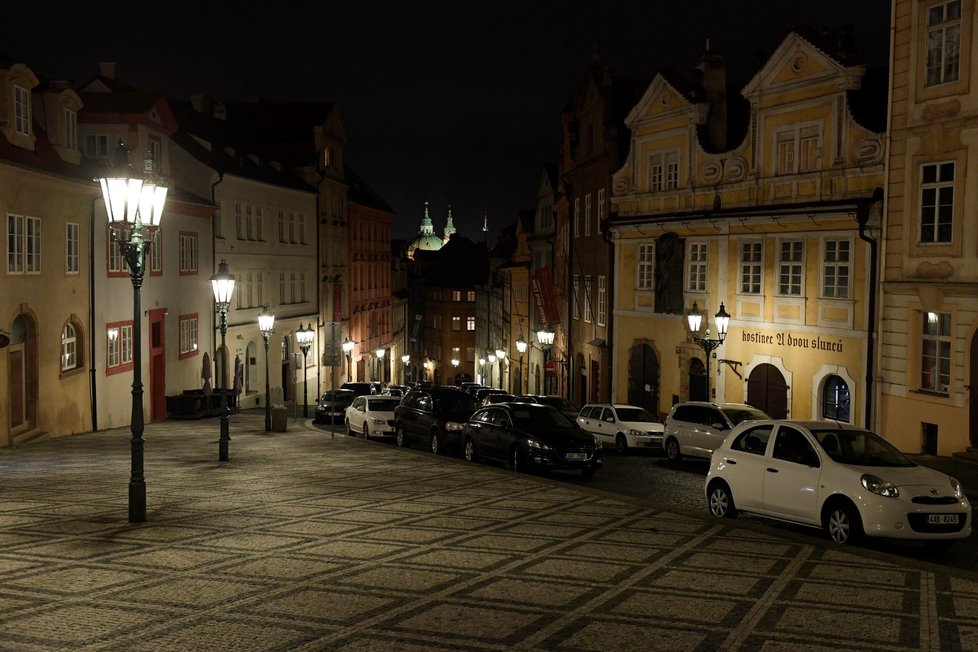 Liduprázdné ulice Česka po zákazu vycházení po 21.hodině