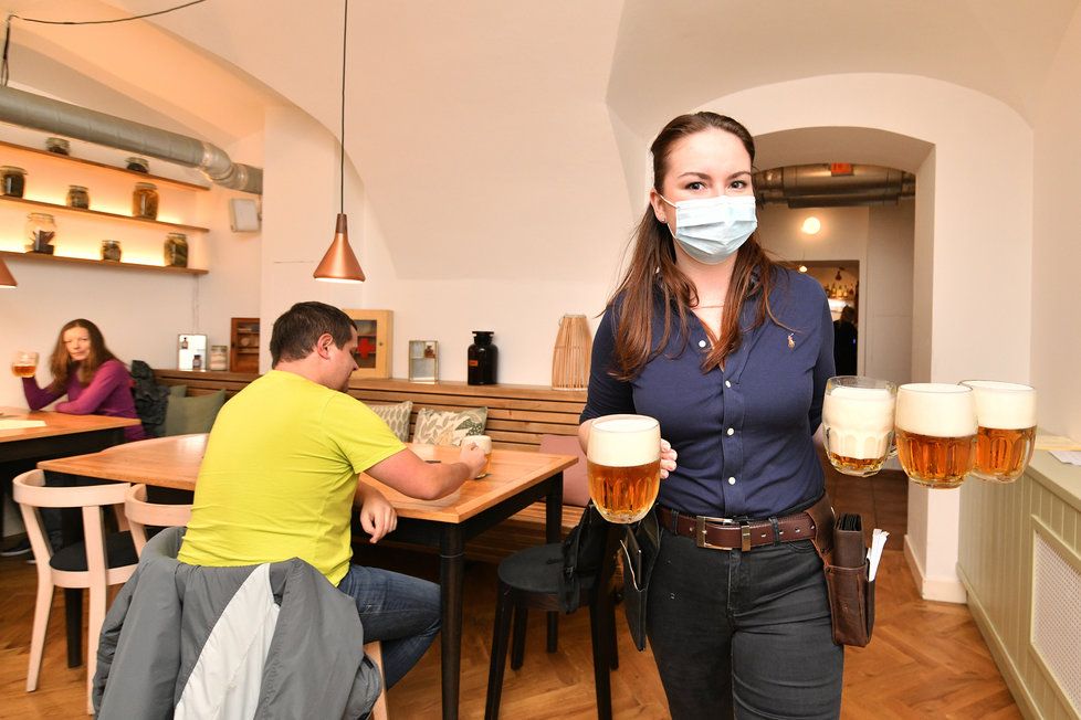 Koronavirus v ČR: Znovuotevření restaurací v Plzni (3.12.2020)