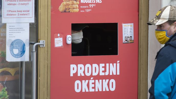 Do českých restaurací se pomalu začne vracet život, (15.04.2020).