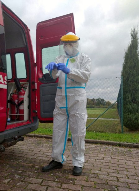 Koronavirus v Česku: S testováním ve Zlínském kraji pomáhají hasiči.