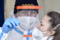 Indická mutace v Česku: Nakažená studentka v Hradci a trasování kontaktů