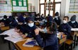 Obavy z koronaviru: Výuky v rouškách v nepálské škole