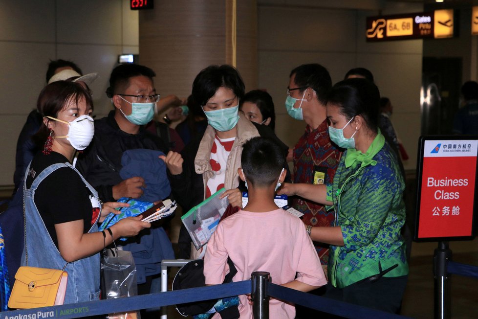 Na Bali uvázla řada čínských turistů kvůli přerušení leteckého spojení s Čínou, kde se šíří koronavirus.