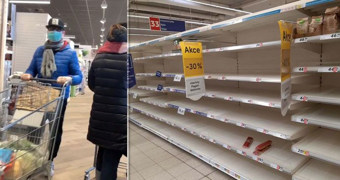 Lidé v obavách před koronavirem vykoupili v jednom pražském supermarketu regál s trvanlivými potravinami. Před nákupní mánií varují v Česku, ale i Itálii (vlevo foto z Milána).
