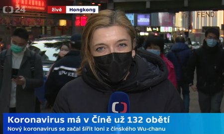 Zpravodajka ČT Barbora Šámalová: Kvůli koronaviru s rouškou před kamerou (29. 1. 2020)