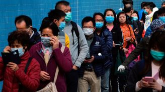Přelidněný Hongkong by byl ideálním místem pro šíření koronaviru, uzavírá proto hranice s Čínou