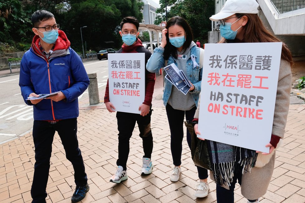V Hongkongu se protestuje za uzavření hranic s pevninskou Čínou kvůli obavám z dalšího šíření koronaviru. (3.2.2020)