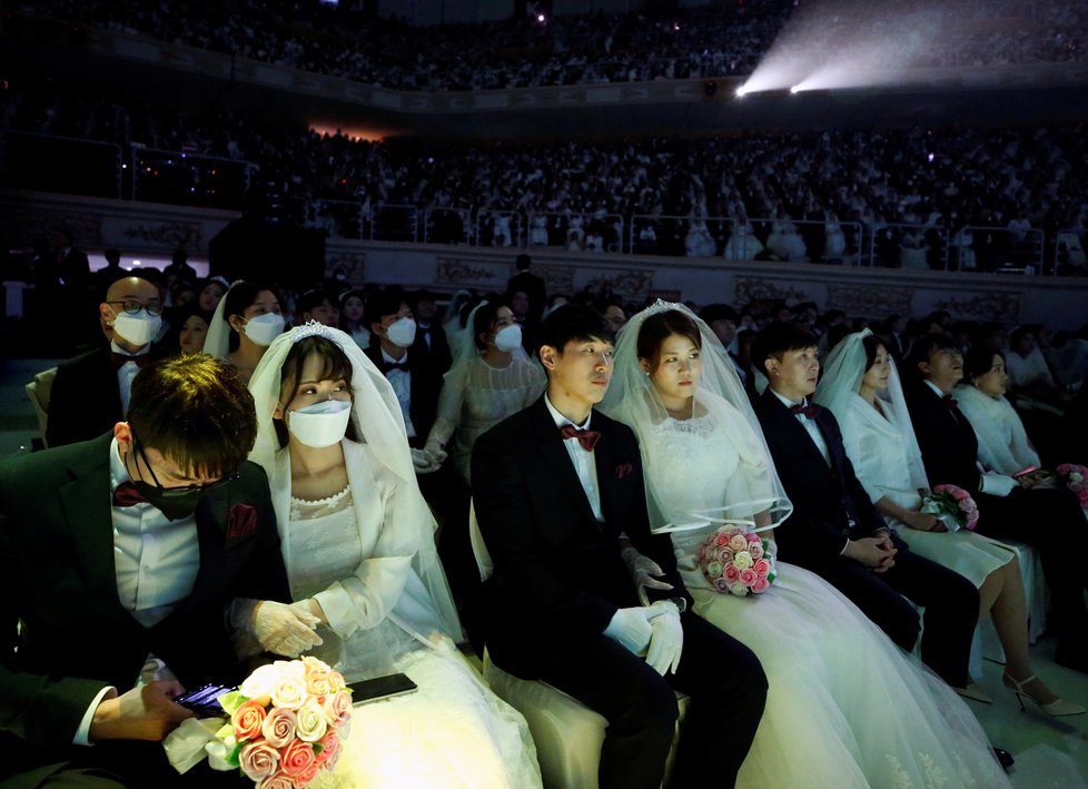 Masová svatba v Jižní KOreji ve stínu koronaviru (8.2.2020)
