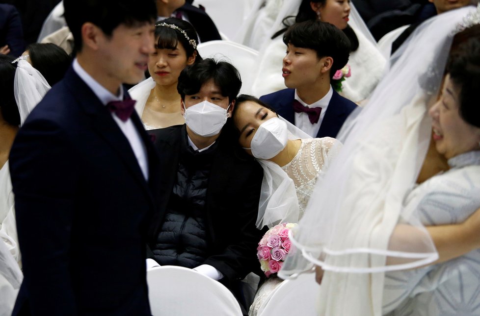 Masová svatba v Jižní KOreji ve stínu koronaviru (8.2.2020)