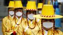 Obavy ze šíření koronaviru: Přehlídka v ihokorejském Soulu se neobešla bez respirátorů (31.1.2020)