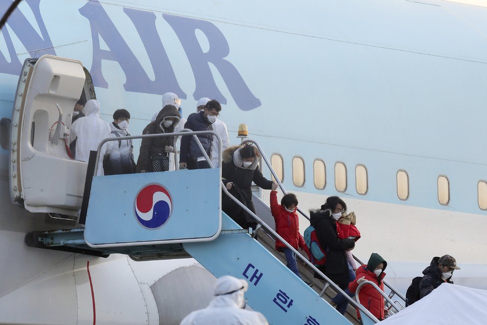 Jihokorejci evakuovaní kvůli koronaviru z ohniska nákazy - čínského Wu-chanu (31.1.2020)