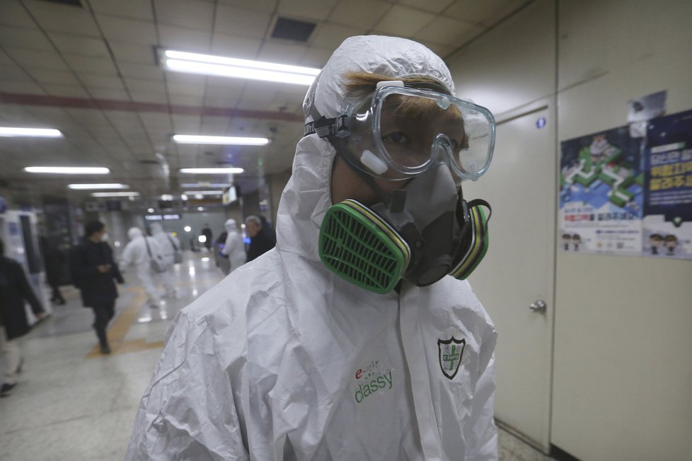 Obavy ze šíření koronaviru zasáhly naplno i Jižní Koreu. (21.2.2020)