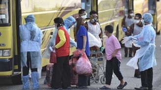 Čína hlasí přes 20 tisíc nakažených koronavirem, první oběť má Hongkong