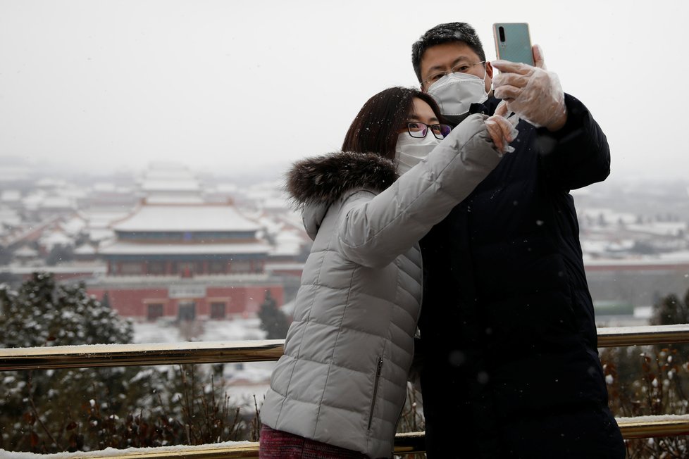 Obavy z dalšího šíření koronaviru: Lidé v Pekingu a selfie se Zakázaným a nyní i uzavřeným městem (5.2.2020)