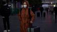 Obavy z dalšího šíření koronaviru v Číně: Lidé na nádraží v Šanghaji (9.2.2020)