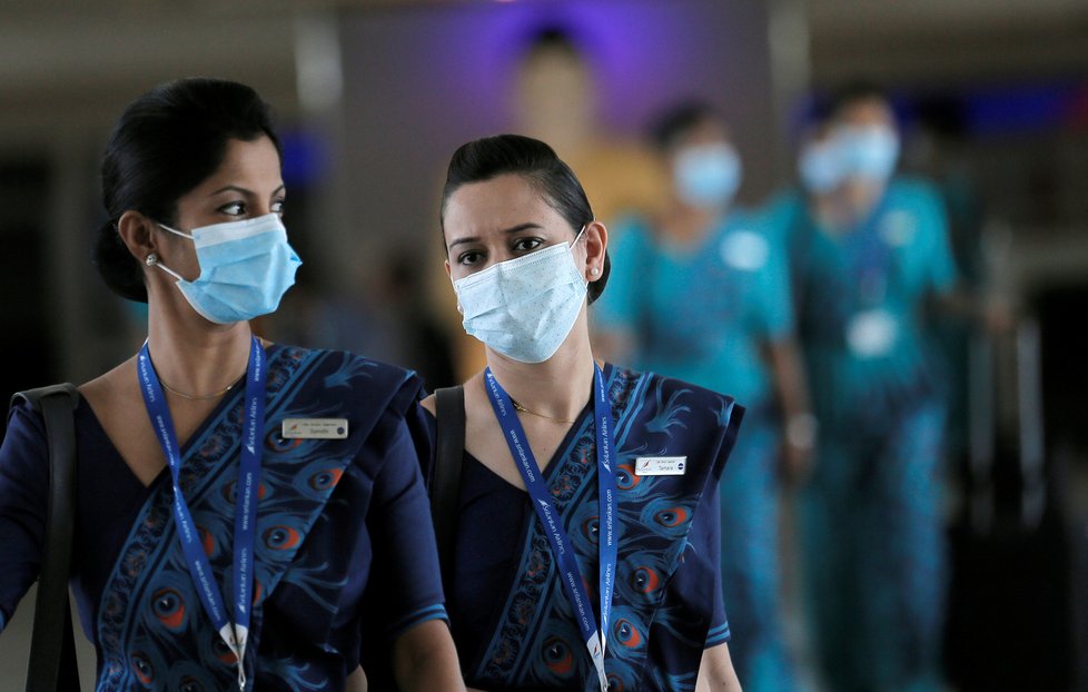 Obavy ze šíření koronaviru zasáhly i Srí Lanku, lidé vytáhli roušky nejen na letišti Bandaranaike International Airport (30.1.2020).