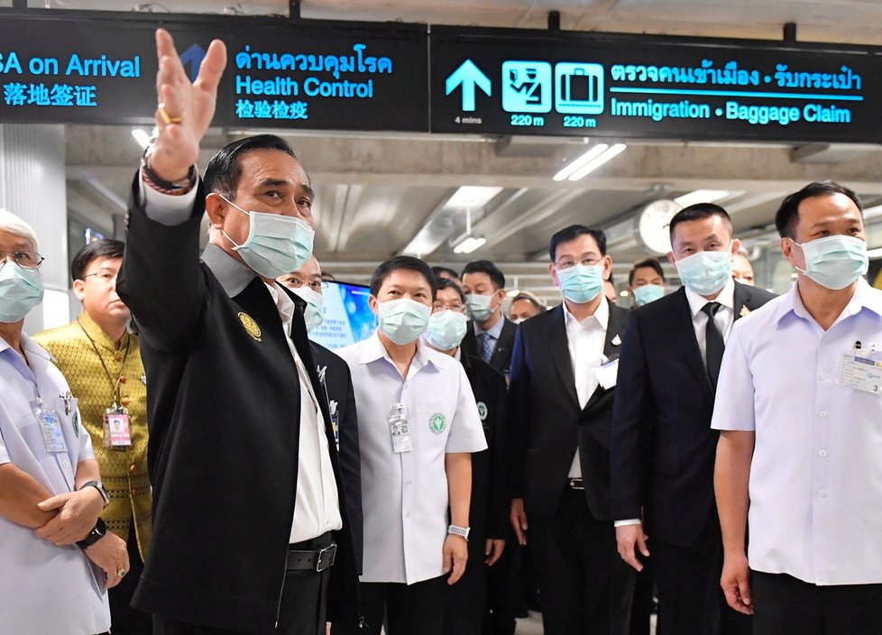 Důkladné kontroly kvůli koronaviru rozjelo Thajsko: Na opatření dohlíží i premiér Prayut Chan (29. 1. 2020).