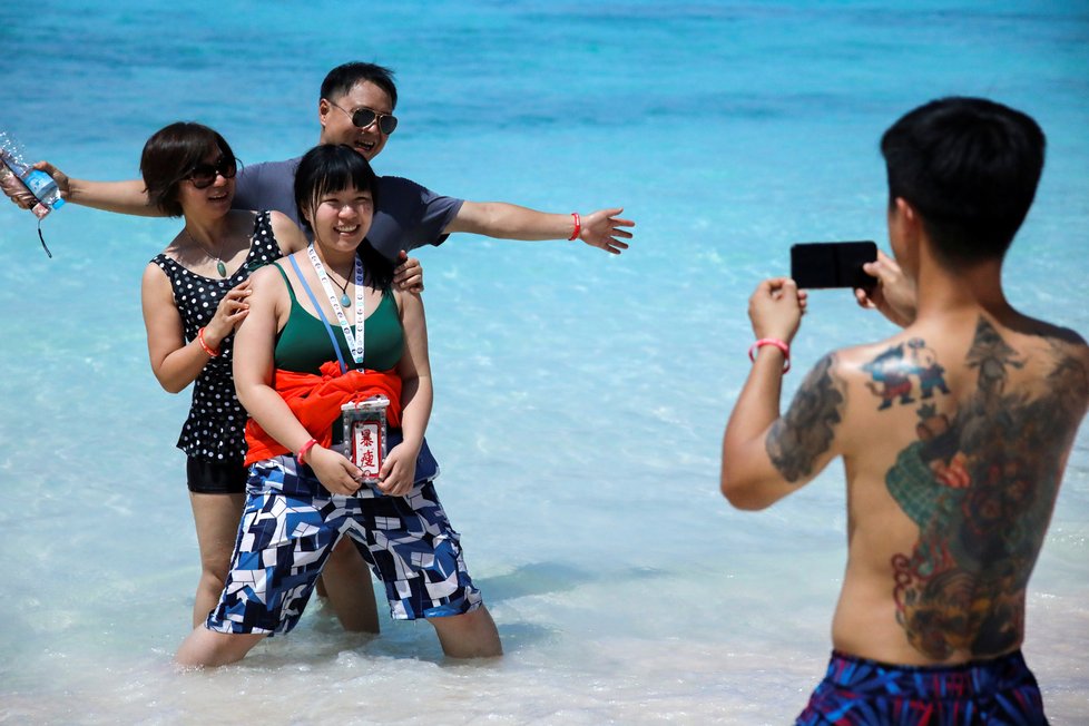 Čínští turisté v malebném Thajsku během koronavirové epidemie na ostrově v provincii Phang-Nga