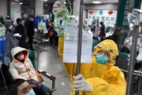 Český vědec o testech léku proti koronaviru: Číňané jsou pro. Přihlásilo se 761 pacientů