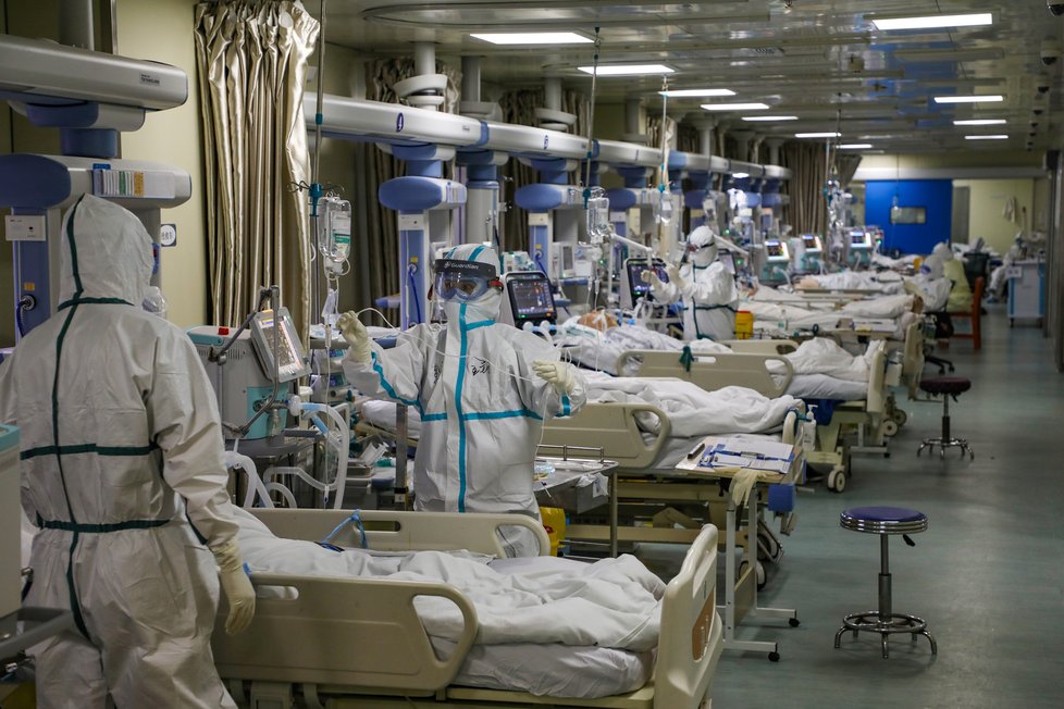 Doktoři v nemocnici v čínském velkoměstě Wu-chan, ohnisku koronavirové nákazy.