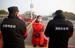 V Číně pokračují přísná opatření a izolace měst kvůli koronaviru (31.1.2020)