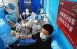 Krevní test kvůli koronaviru v čínském městě Lianyungang 