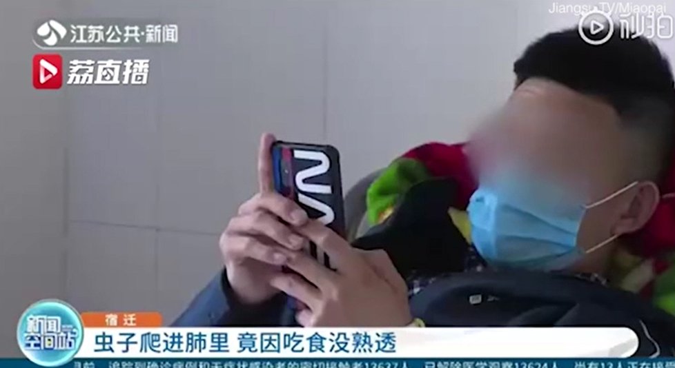 Čínskému mladíkovi se do plic dostal parazit, který mu nyní způsobuje vážné dýchací obtíže.