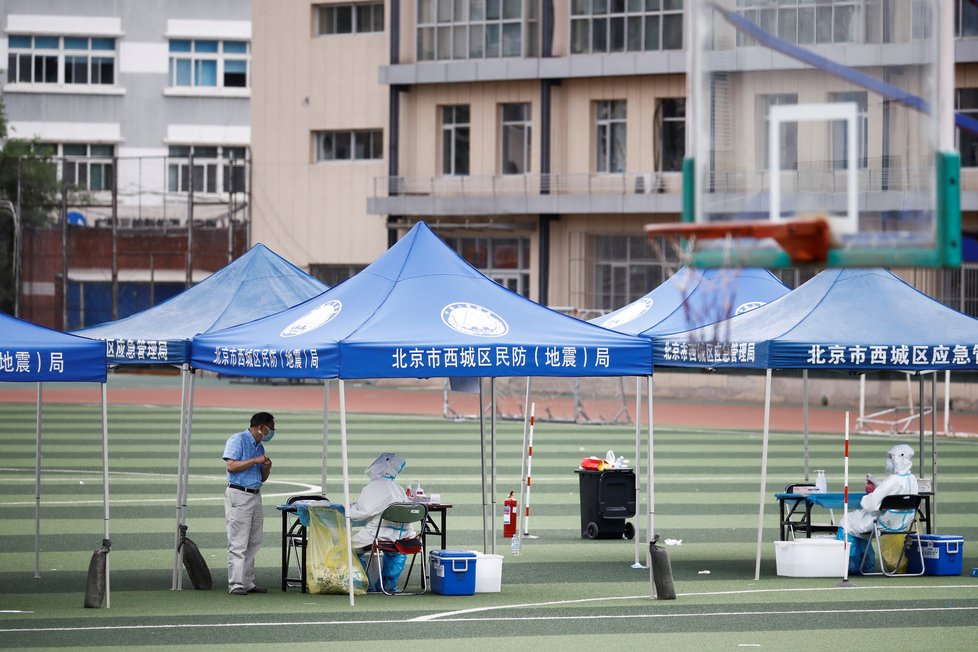 Peking přijal „válečná“ opatření, chce zabránit druhé vlně koronaviru